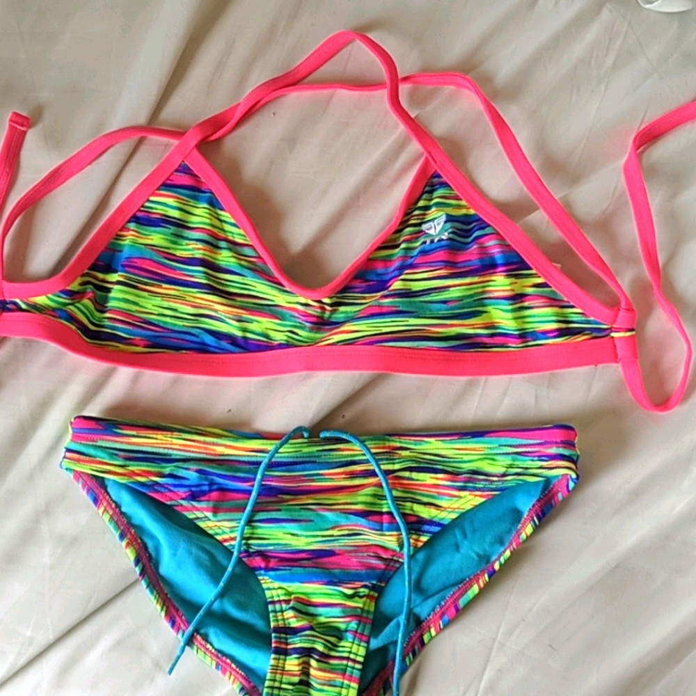 TYR 👙 size small